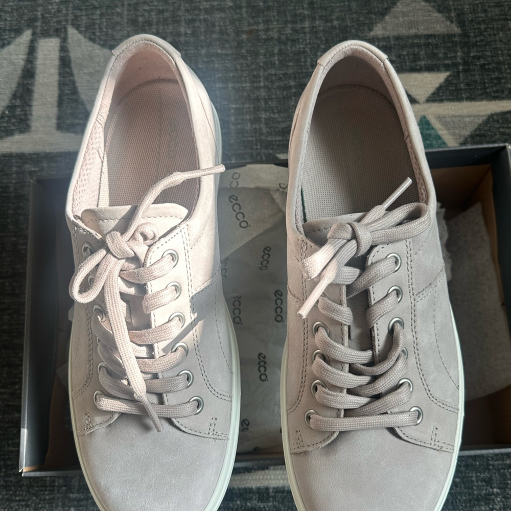 Ecco Blush Casual Sneakers